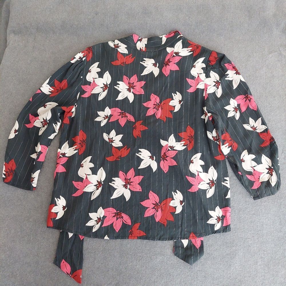 Como Blu Floral Pinstripe Tie-Neck Blouse - Petite Small (PS) - Picture 4 of 6
